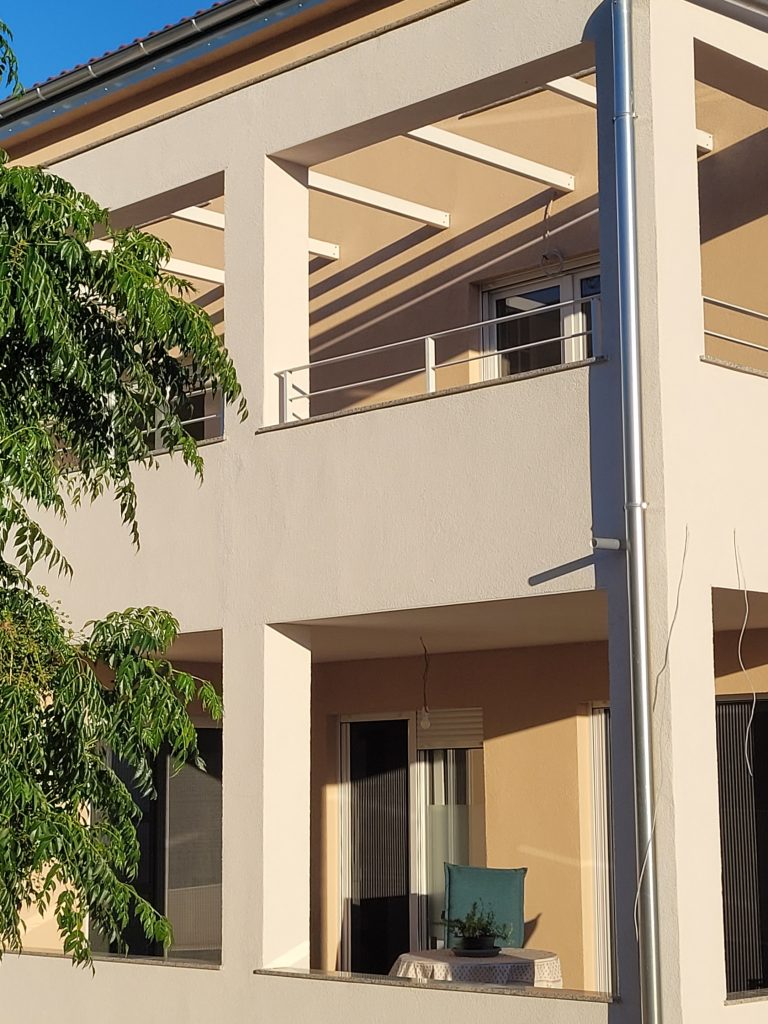 Azedara Apartments. Hausansicht